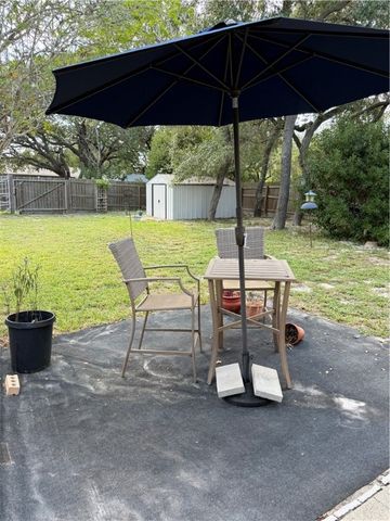 553 S 12th St, Aransas Pass, TX 78336