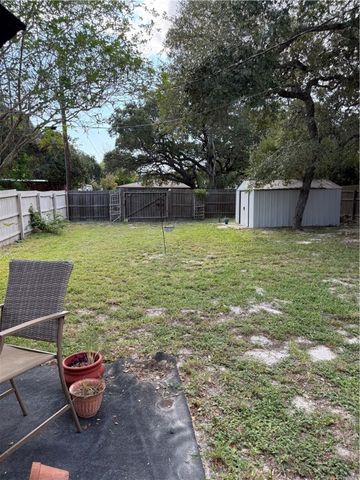 553 S 12th St, Aransas Pass, TX 78336