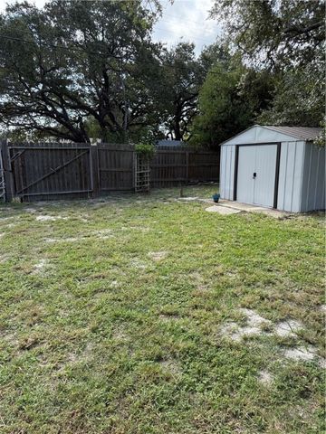 553 S 12th St, Aransas Pass, TX 78336