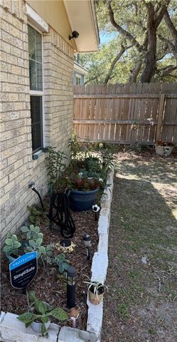 553 S 12th St, Aransas Pass, TX 78336