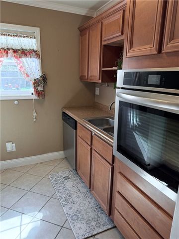 553 S 12th St, Aransas Pass, TX 78336