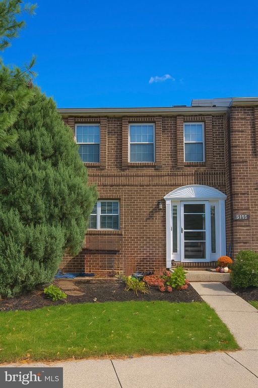 4195 NANTUCKET DR, Mechanicsburg, PA 17050