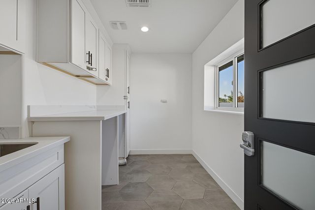 7834 E SWEETWATER Avenue, Scottsdale, AZ 85260