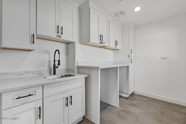 7834 E SWEETWATER Avenue, Scottsdale, AZ 85260