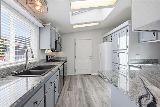 4302 S Sunny Creek Cir, Spokane, WA 99224