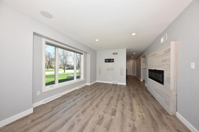 101 Friendship LANE, Saukville, WI 53080