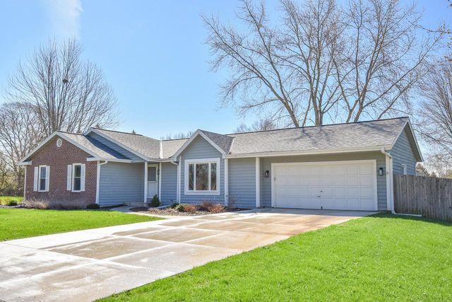 101 Friendship LANE, Saukville, WI 53080