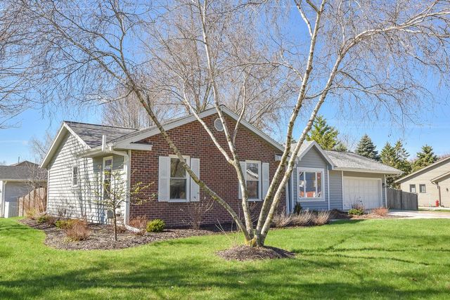 101 Friendship LANE, Saukville, WI 53080