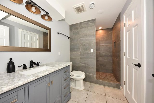 101 Friendship LANE, Saukville, WI 53080