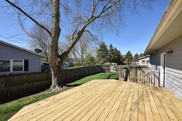 101 Friendship LANE, Saukville, WI 53080