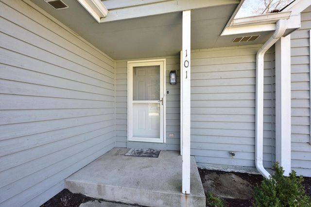 101 Friendship LANE, Saukville, WI 53080