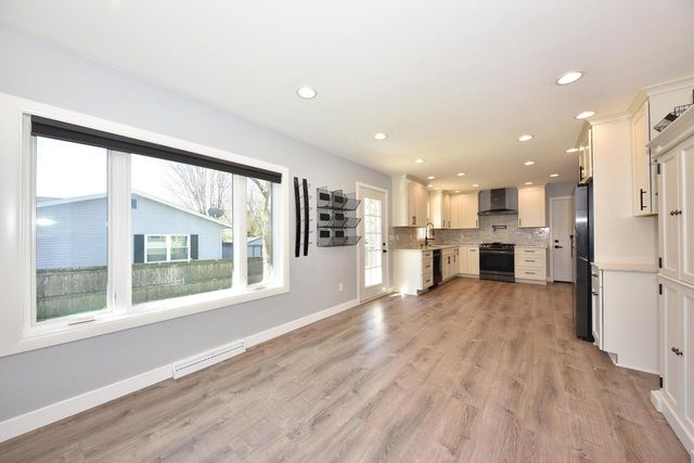101 Friendship LANE, Saukville, WI 53080