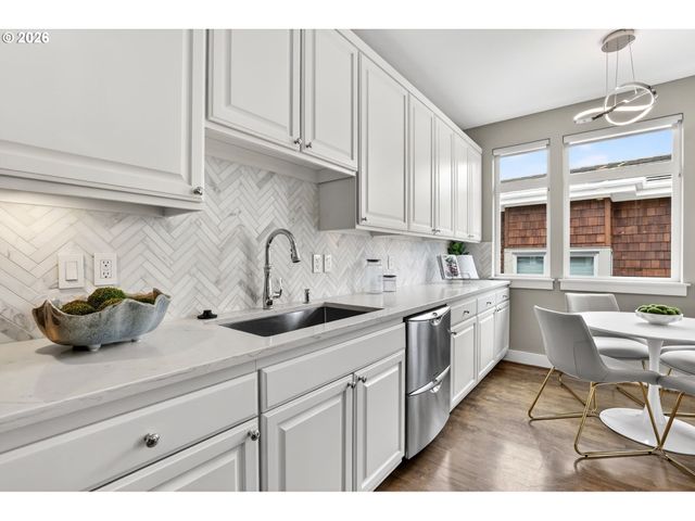 3203 Nw MILLER Rd, Portland, OR 97229