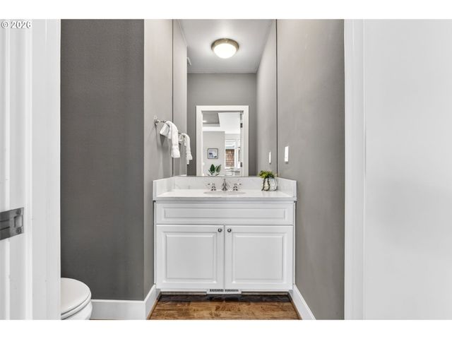3203 Nw MILLER Rd, Portland, OR 97229