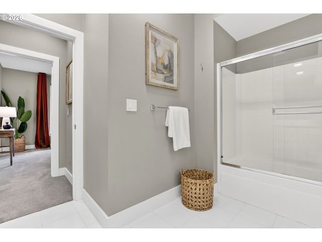 3203 Nw MILLER Rd, Portland, OR 97229