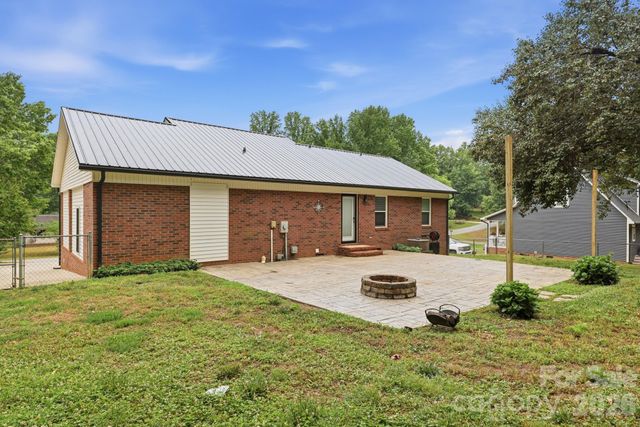 1293 Hickory Nut Lane, Lincolnton, NC 28092