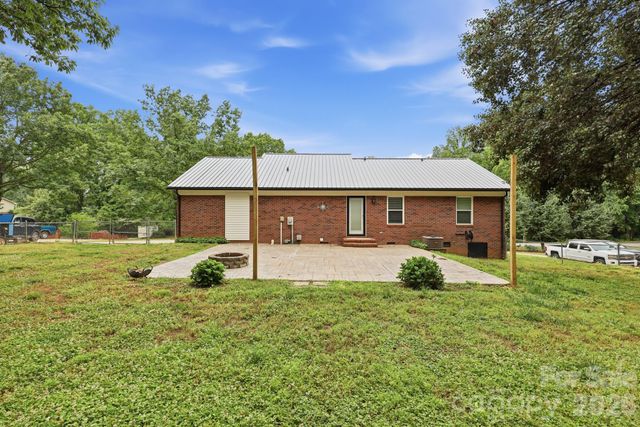 1293 Hickory Nut Lane, Lincolnton, NC 28092