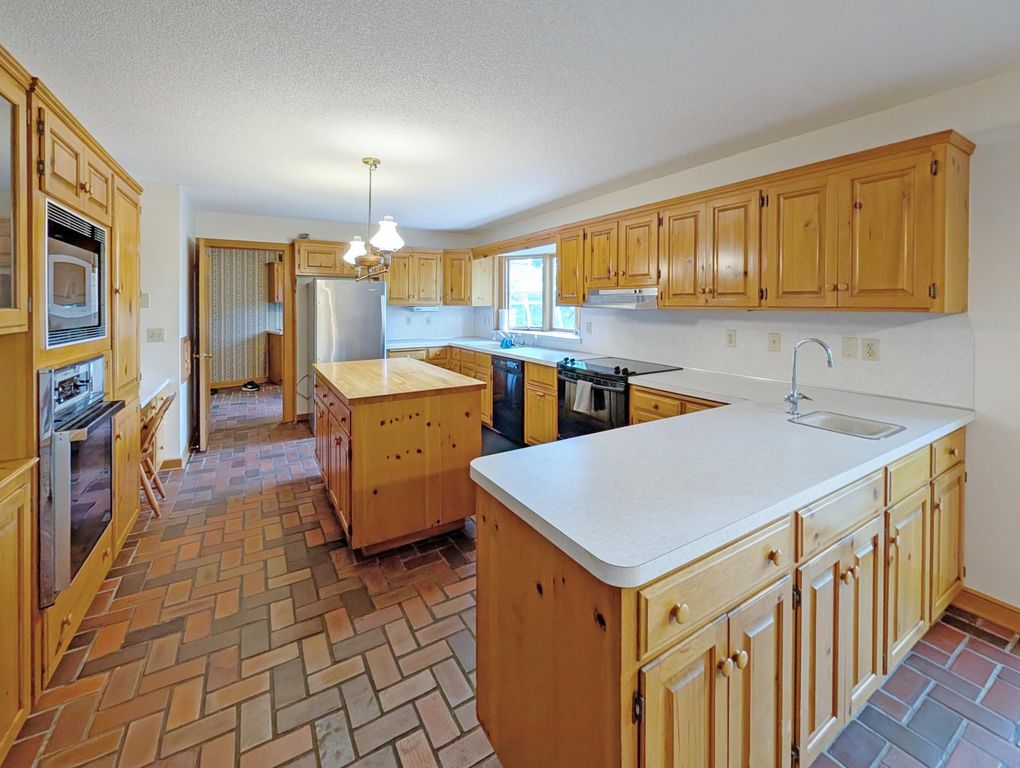 16220 Hayes Avenue, Carver, MN 55315 — photo 2