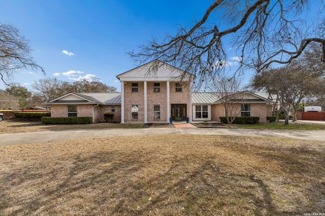 100 lochaven, Castle Hills, TX 78213
