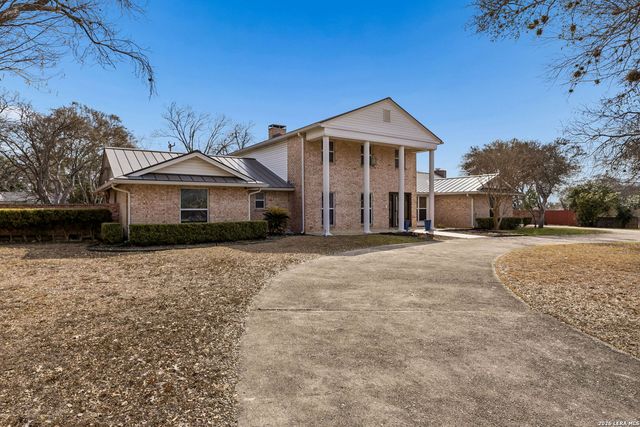 100 lochaven, Castle Hills, TX 78213