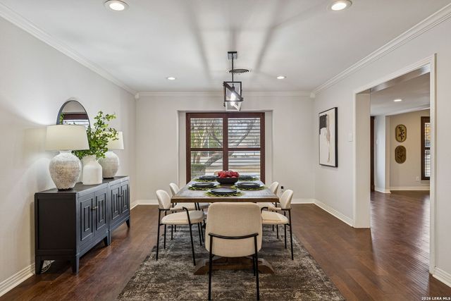 100 lochaven, Castle Hills, TX 78213