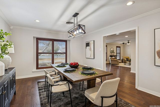 100 lochaven, Castle Hills, TX 78213