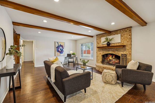 100 lochaven, Castle Hills, TX 78213