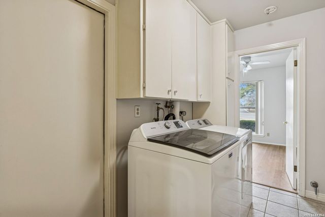 100 lochaven, Castle Hills, TX 78213