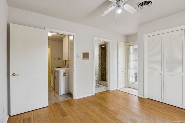 100 lochaven, Castle Hills, TX 78213