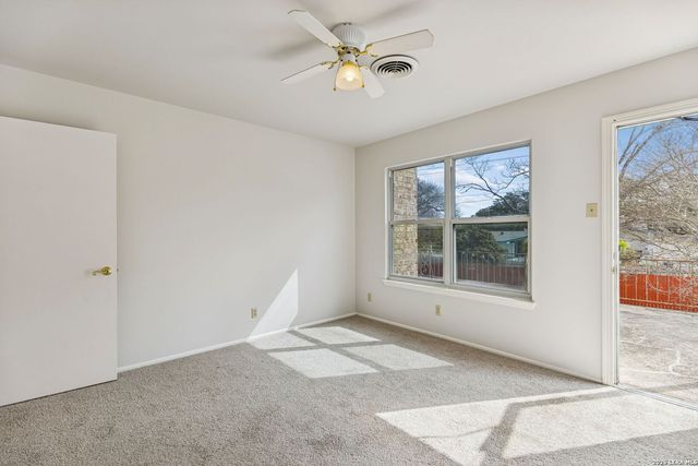 100 lochaven, Castle Hills, TX 78213