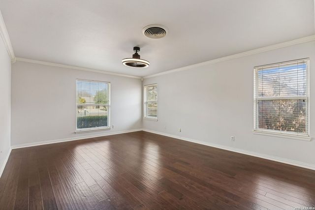 100 lochaven, Castle Hills, TX 78213