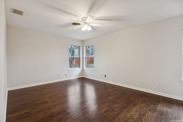 100 lochaven, Castle Hills, TX 78213