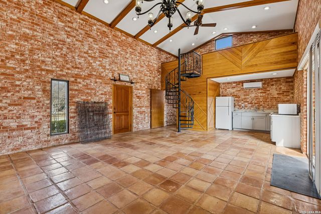 100 lochaven, Castle Hills, TX 78213