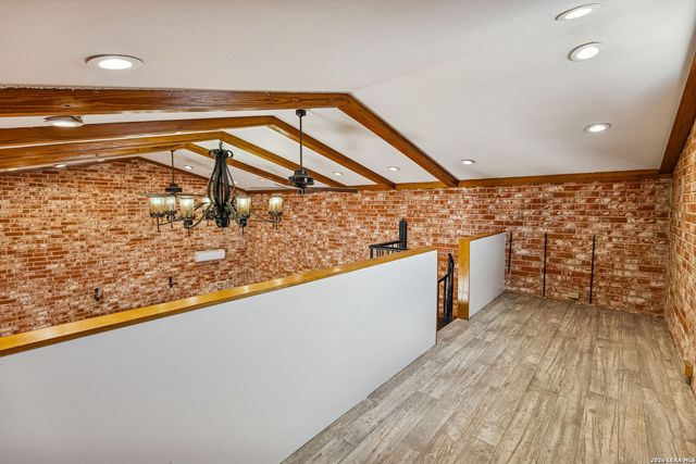 100 lochaven, Castle Hills, TX 78213