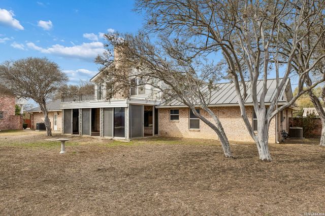 100 lochaven, Castle Hills, TX 78213
