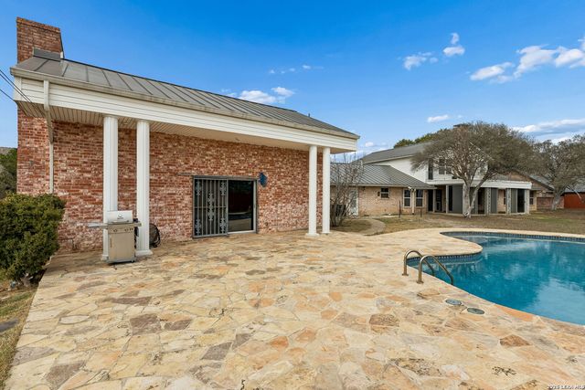 100 lochaven, Castle Hills, TX 78213