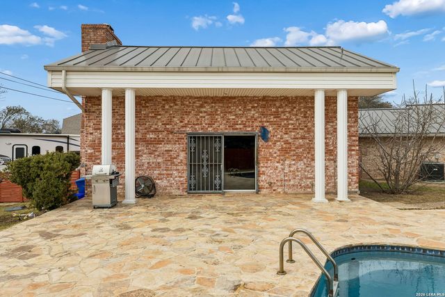 100 lochaven, Castle Hills, TX 78213