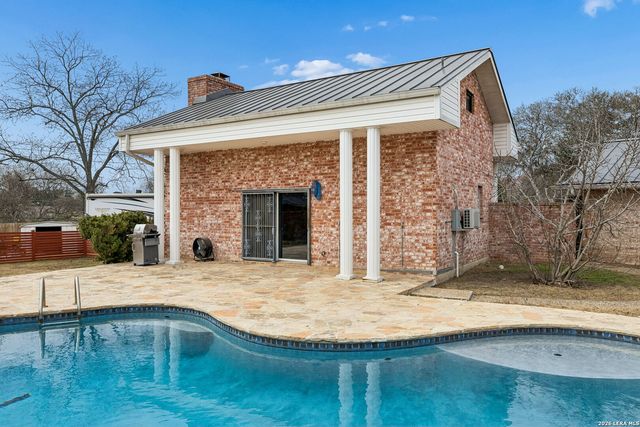 100 lochaven, Castle Hills, TX 78213