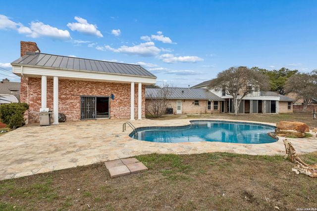 100 lochaven, Castle Hills, TX 78213