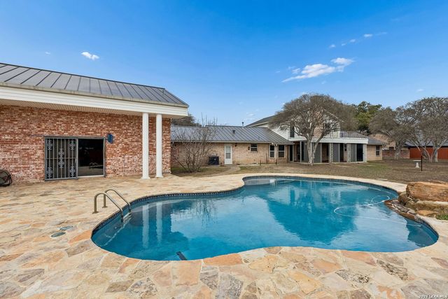 100 lochaven, Castle Hills, TX 78213