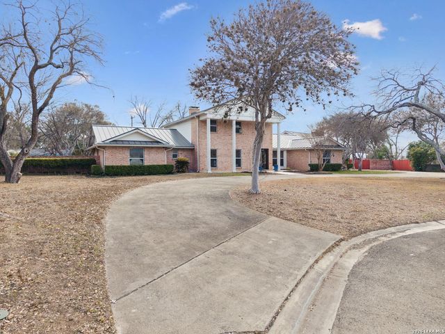 100 lochaven, Castle Hills, TX 78213