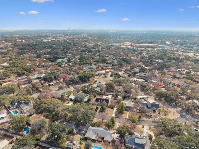 100 lochaven, Castle Hills, TX 78213