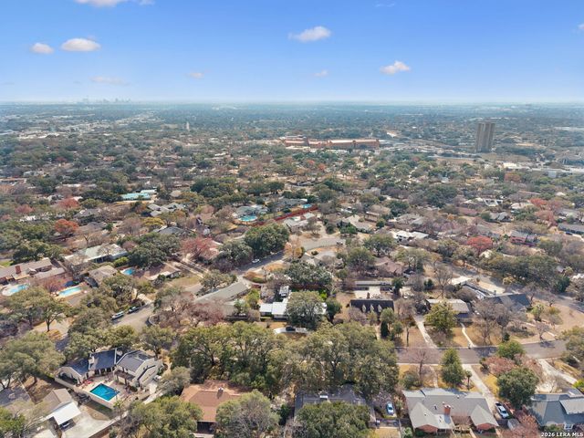 100 lochaven, Castle Hills, TX 78213