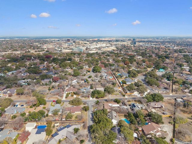 100 lochaven, Castle Hills, TX 78213