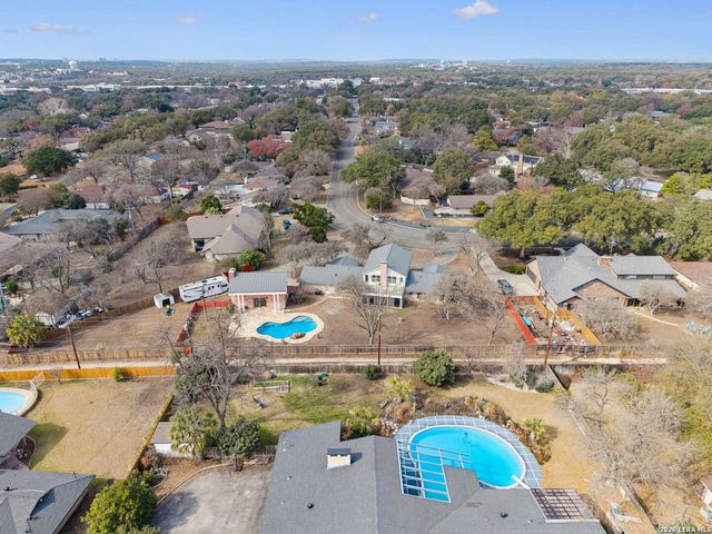 100 lochaven, Castle Hills, TX 78213