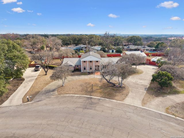 100 lochaven, Castle Hills, TX 78213