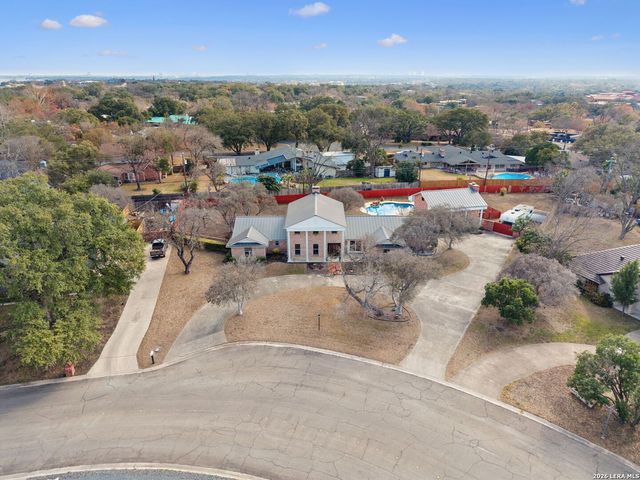 100 lochaven, Castle Hills, TX 78213