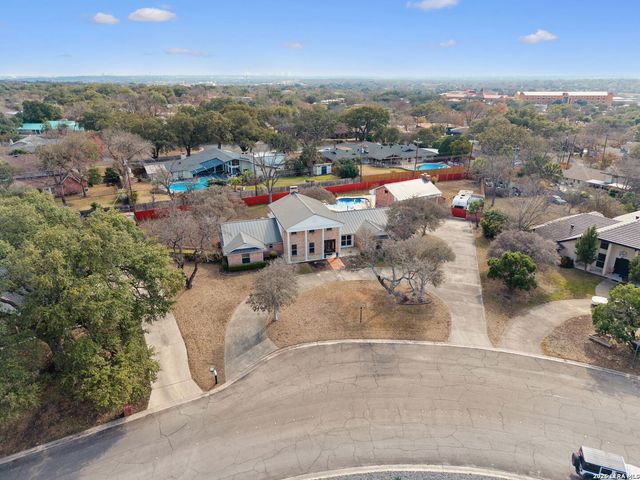 100 lochaven, Castle Hills, TX 78213