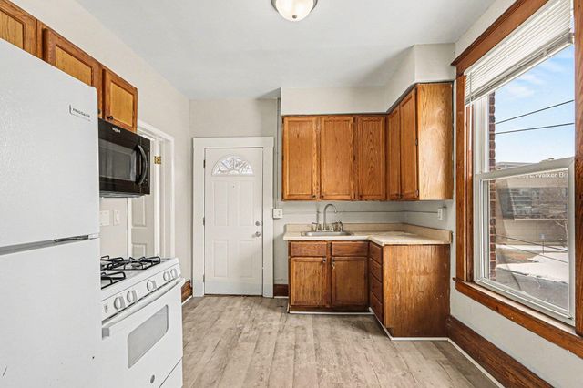 1105 N Burdick Street, Kalamazoo, MI 49007