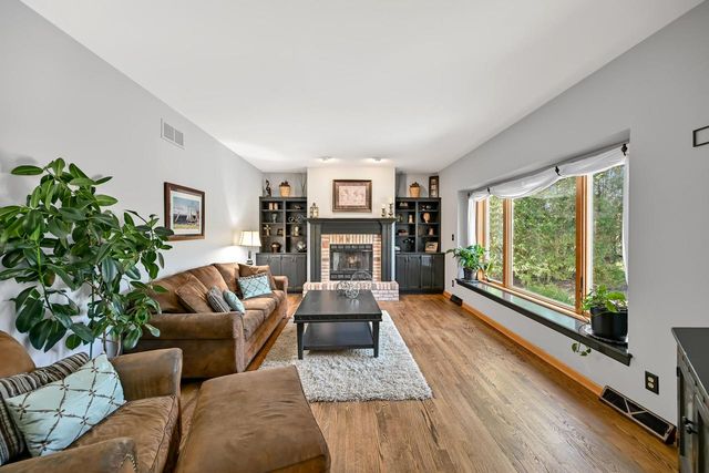 W143N6633 Aspen DRIVE, Menomonee Falls, WI 53051